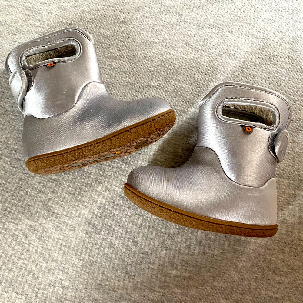 Silver Baby Bogs size 7 winter boots